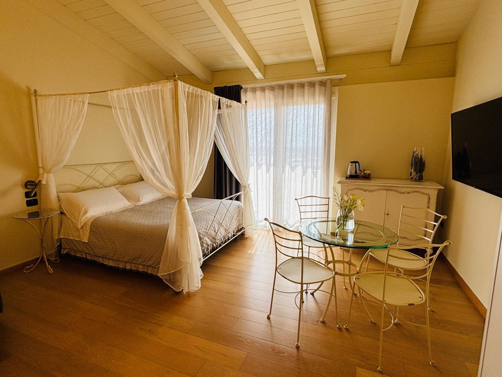 Terra Di Vento Bed & Breakfast Montecorvino Pugliano Luaran gambar